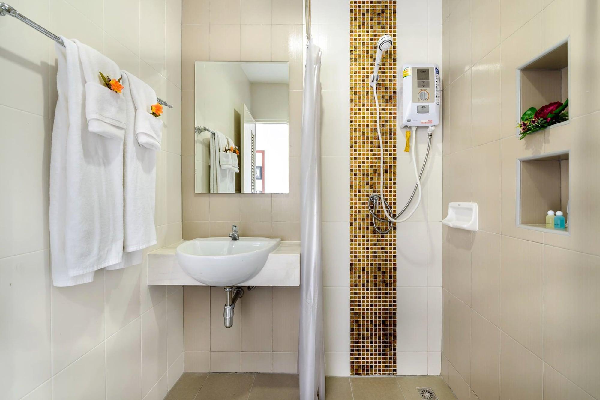 The Topaz Residence Phuket Town Extérieur photo