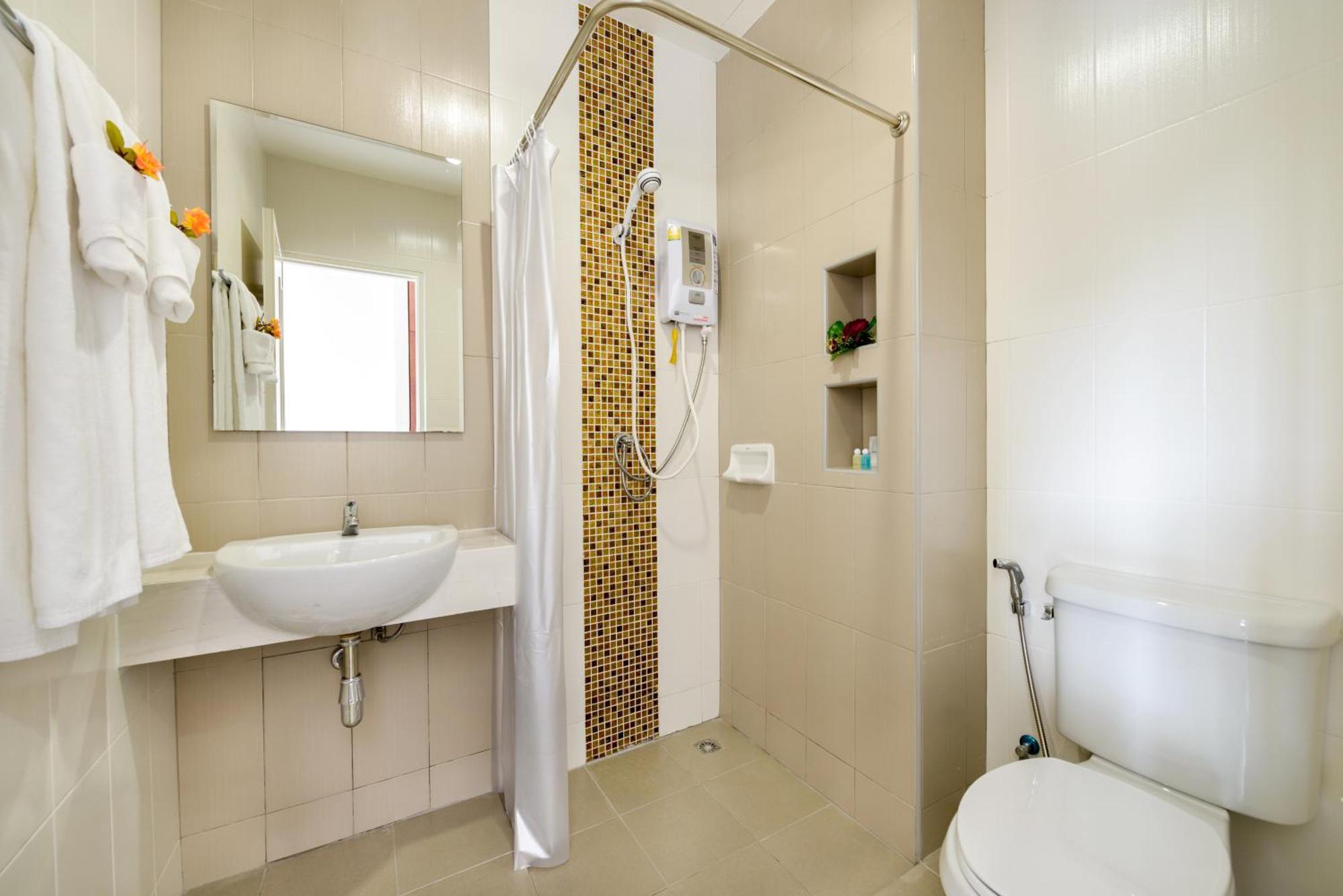 The Topaz Residence Phuket Town Extérieur photo