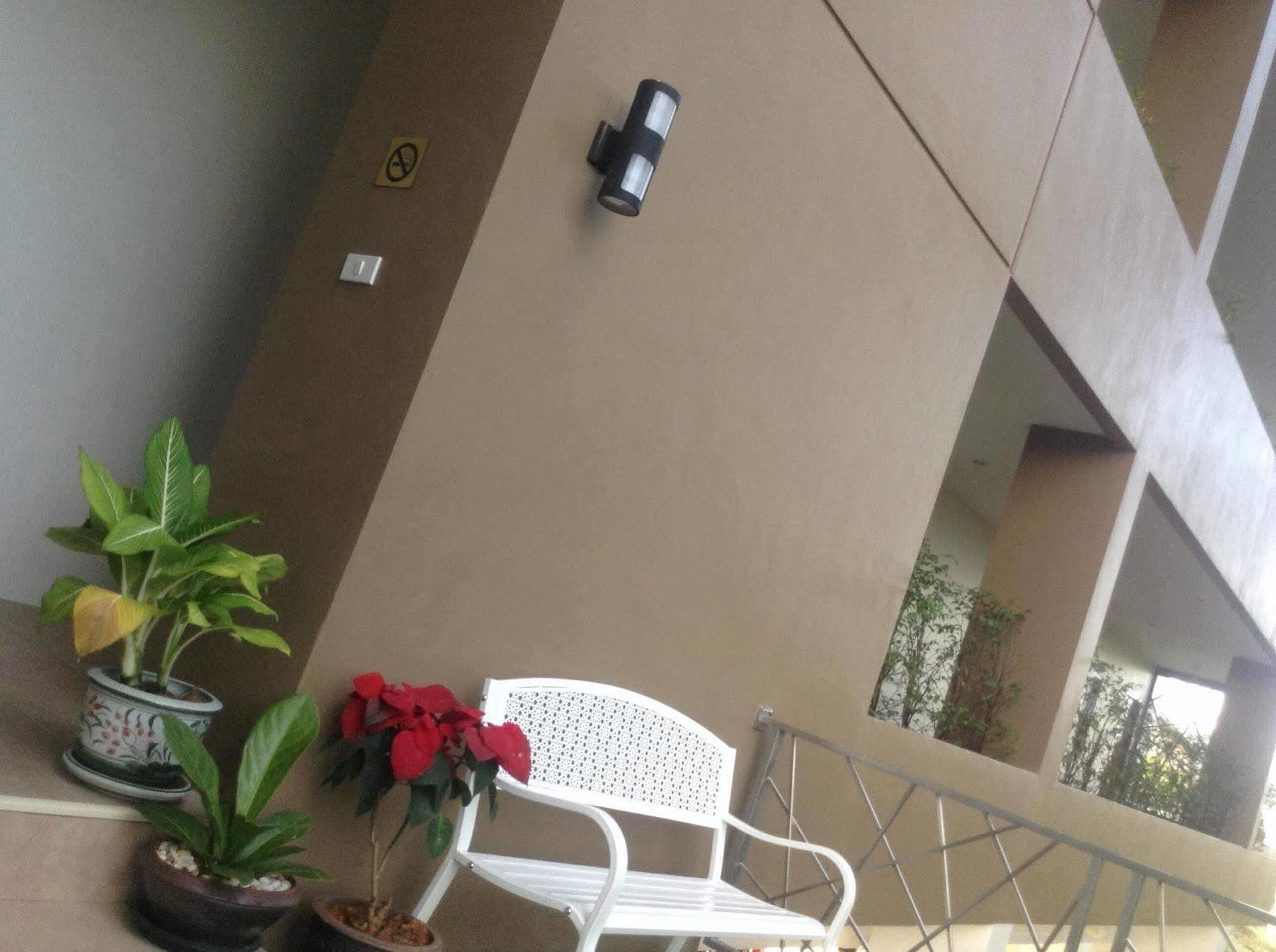 The Topaz Residence Phuket Town Extérieur photo